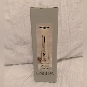 Augusta Bud Vase 8 inches